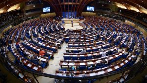 приостановить уплату взносов в Парламентскую ассамблею Совета Европы