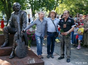 Памятник Мулявину