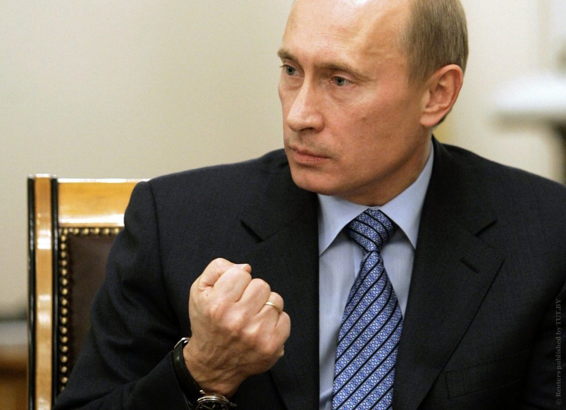 Путин Владимир Владимирович с кулаком