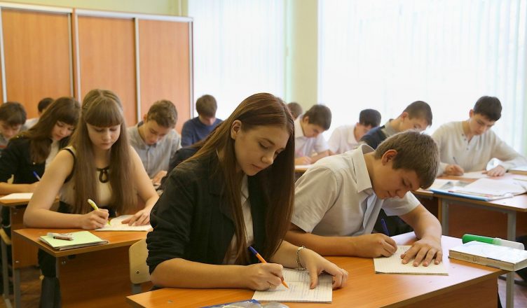 Школьники