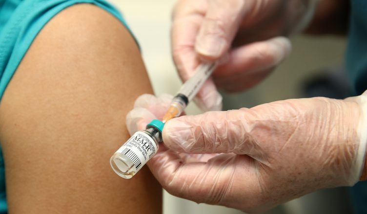 шесть доз вакцины