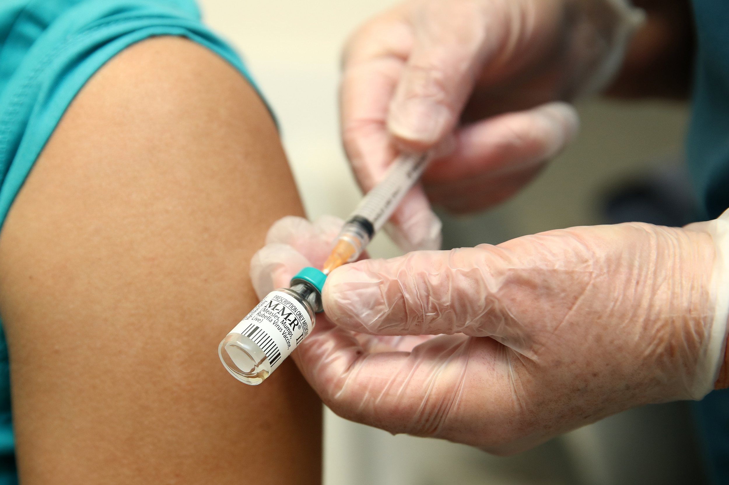 шесть доз вакцины