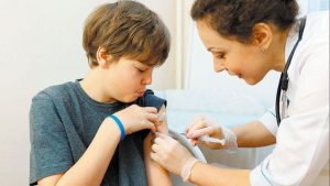 Великобритания против вакцинации детей от COVID-19