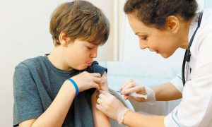 Великобритания против вакцинации детей от COVID-19