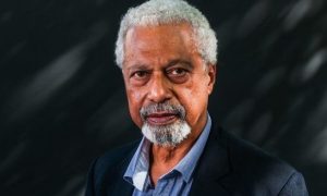 Нобелевскую премию по литературе получил темнокожий писатель