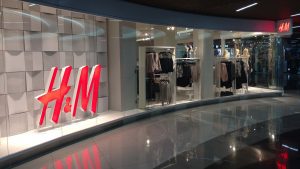 Бренд «H&M» временно приостанавливает все продажи в России