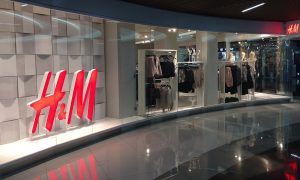 Бренд «H&M» временно приостанавливает все продажи в России