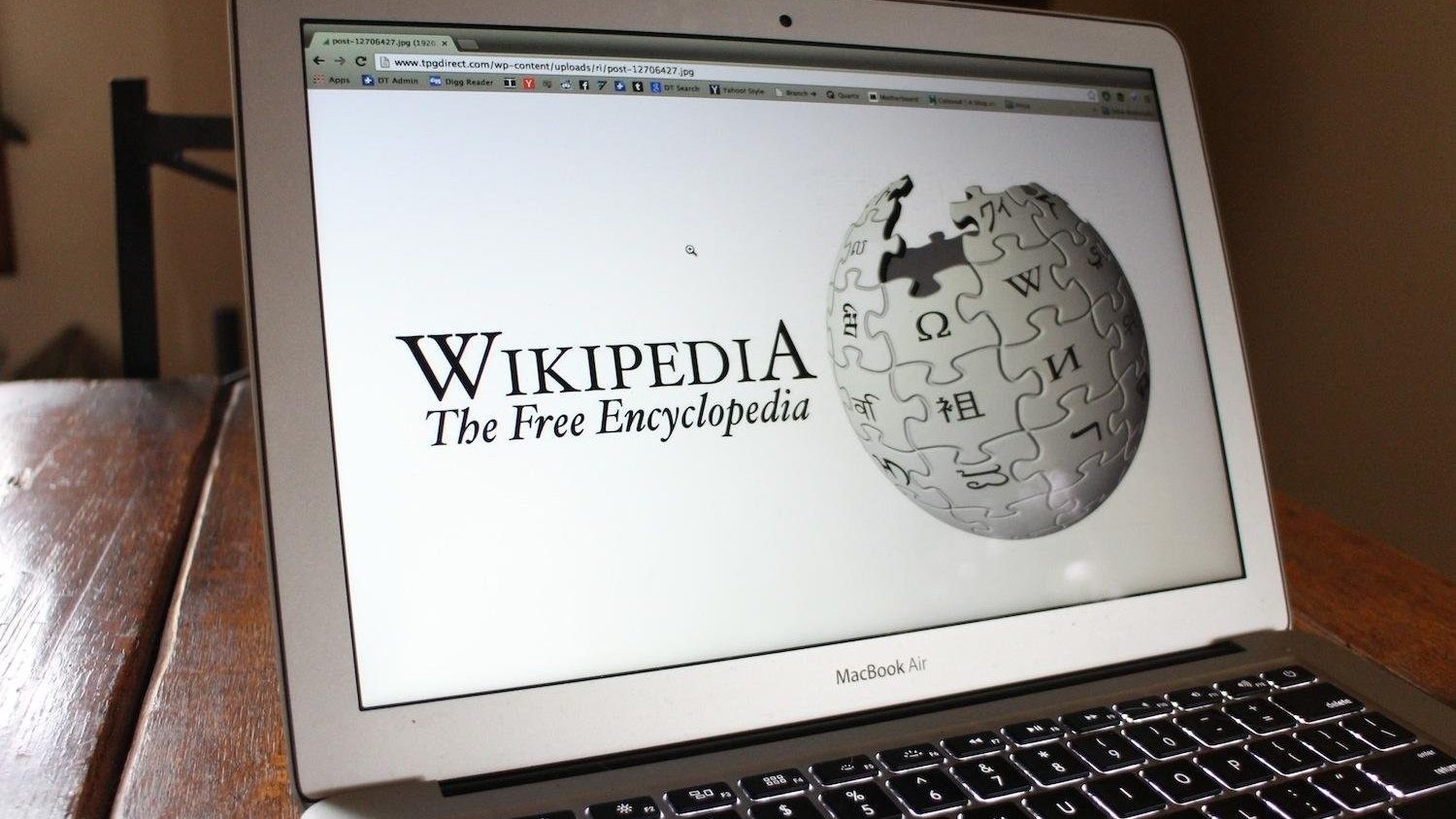 Википедия может быть заблокирована из-за статьи о событиях на Украине