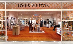 Louis Vuitton закрывает 124 магазина в России
