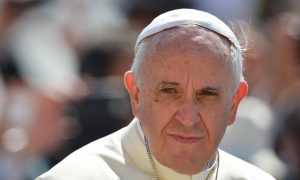 Папа Римский впервые после пандемии провел пасхальную мессу под открытым небом