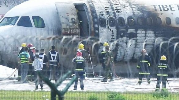 Самолёт с пассажирами загорелся в аэропорту Китая