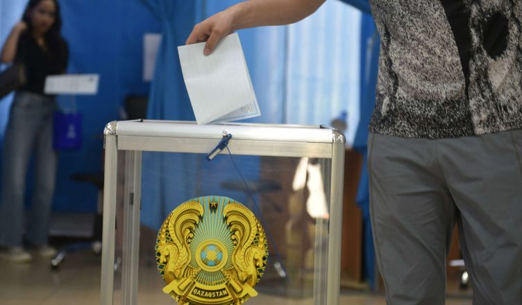 В Казахстане проходит референдум по поправкам к Конституции
