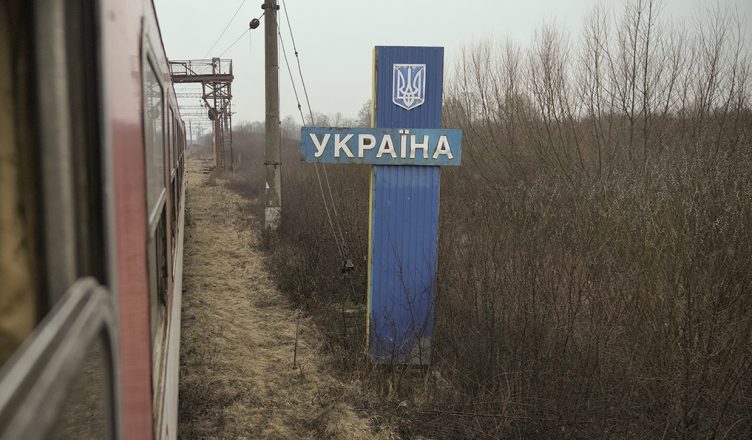 Украинцам разрешили покидать свои дома без уведомления военкома