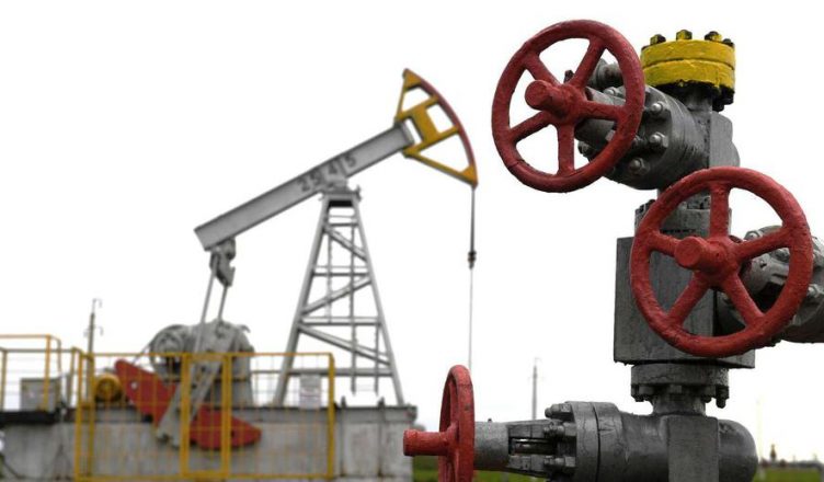 Поставки нефти и газа, а также зерна и подсолнечного масла планируют обсудить во время двусторонних переговоров в Москве