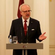 Президент Латвии за запрет выдавать туристические визы россиянам