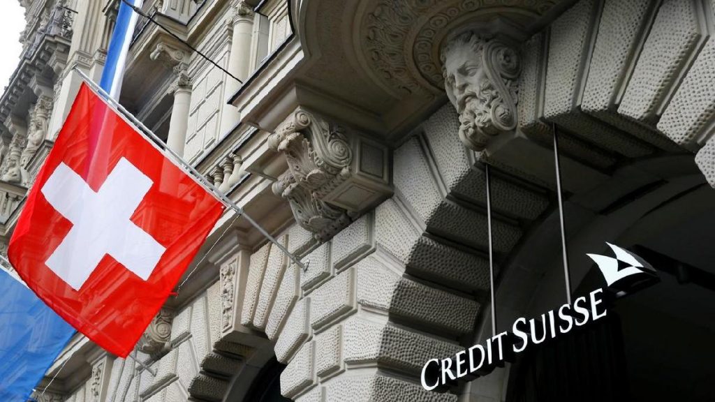 Швейцарский банк заморозил 19 миллиардов долларов активов России