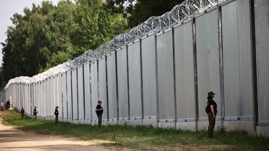 В 2023 Польша начнет строить забор на границе с Россией