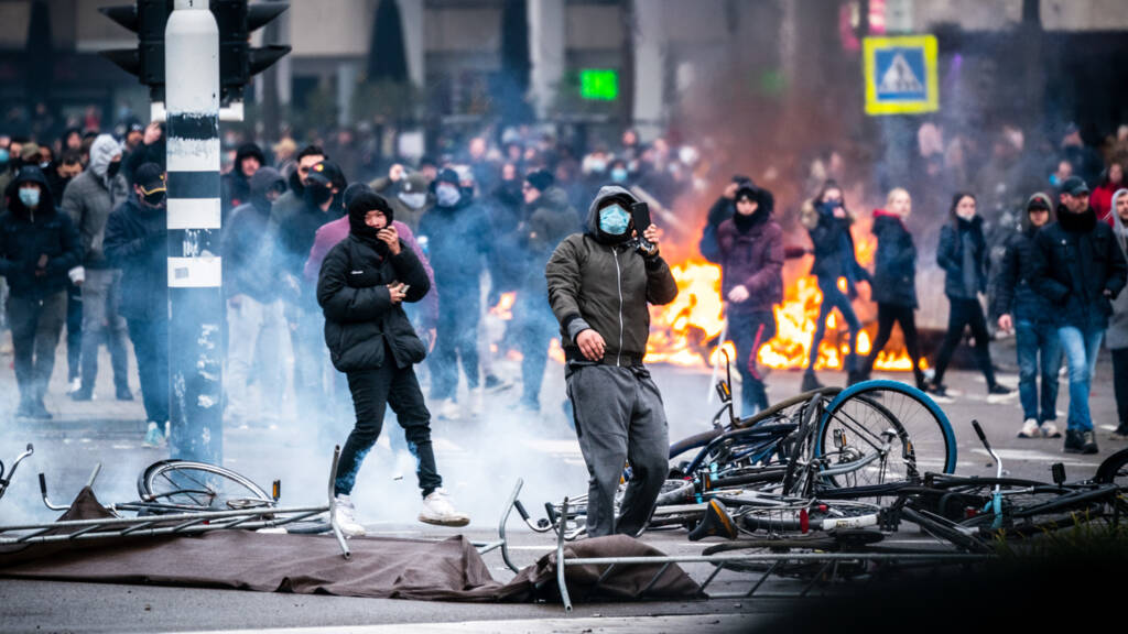 На севере Италии произошло столкновение анархистов с полицией