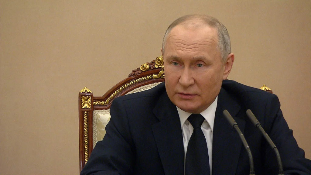 Путин поручил разобраться с проблемами "карт болельщиков"
