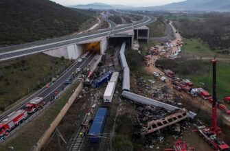 В Греции столкнулись грузовой и пассажирский поезда, десятки погибших