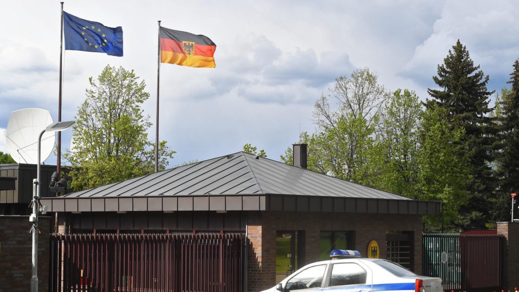 Германия приняла решение о массовой высылке российских дипломатов