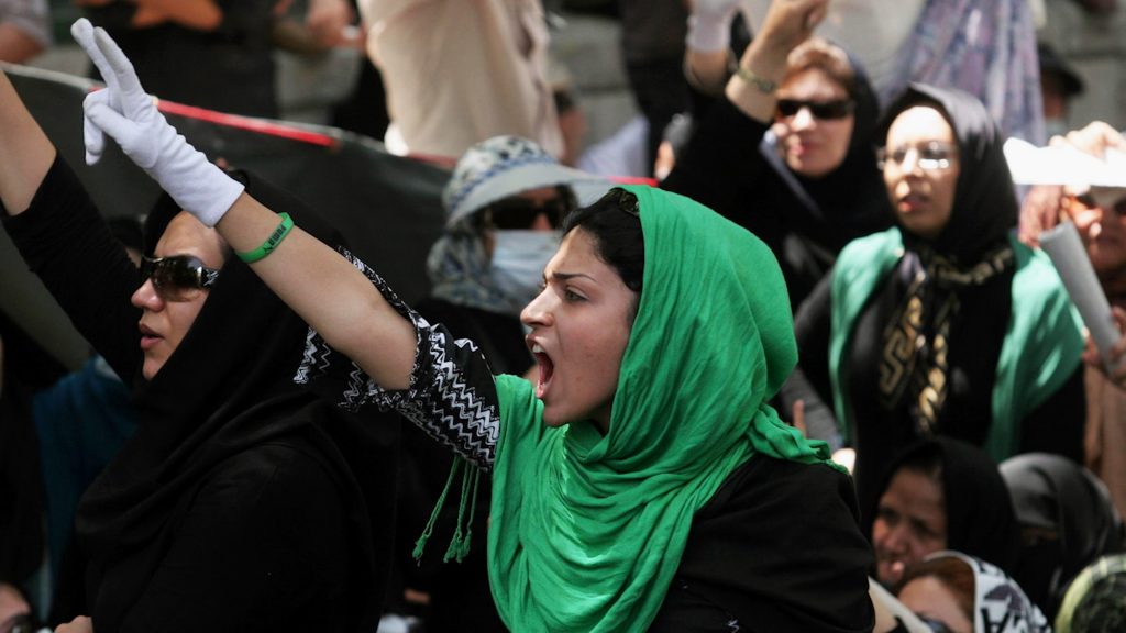 В Иране женщин без хиджаба будут выявлять специальные камеры