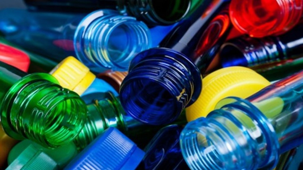 Цветные пластиковые бутылки